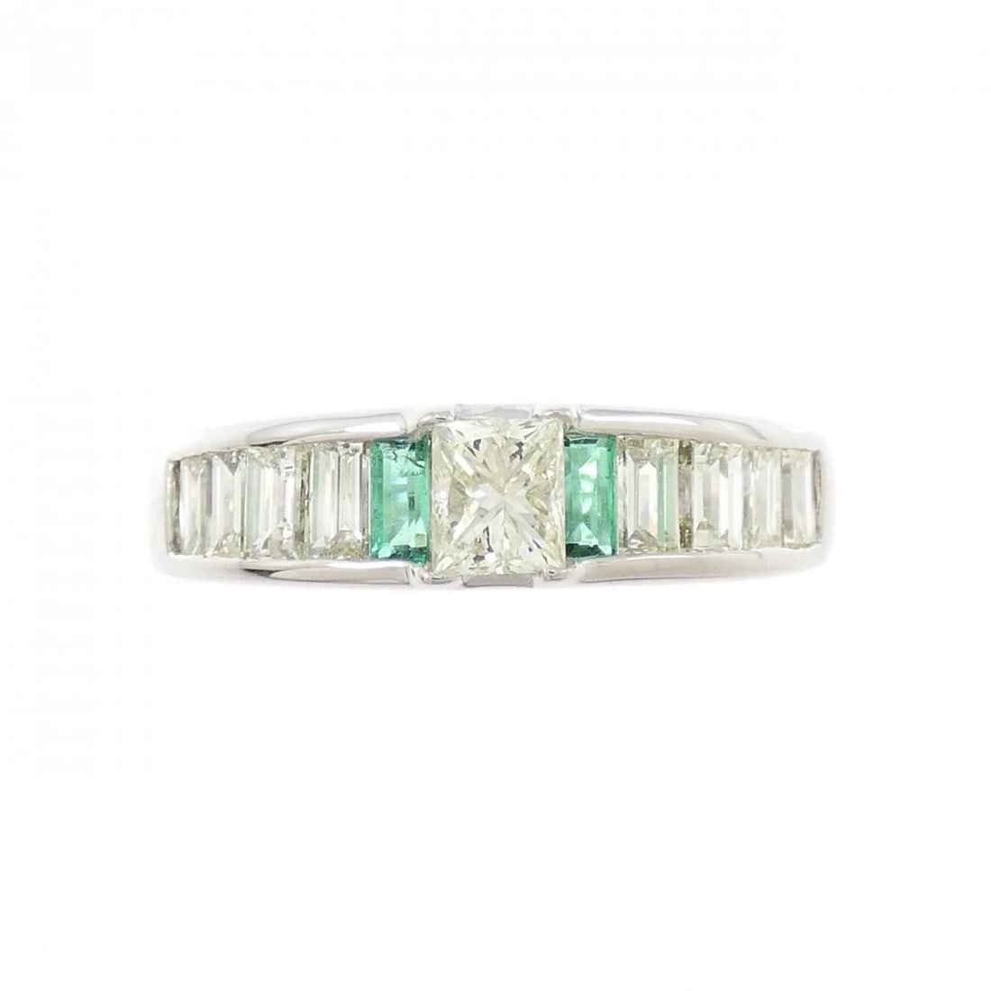 PT900 EMERALD RING - 2