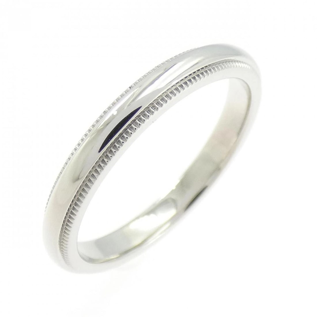TIFFANY & CO. MILGRAIN RING: Tiffany & Co. Milgrain Ring Brand: Tiffany Type: Ring Material: Platinum 950, Color: White Size: 7.5-8 (US size) Accessories: None Accessories Notice: When purchasing pre-owned goods, please