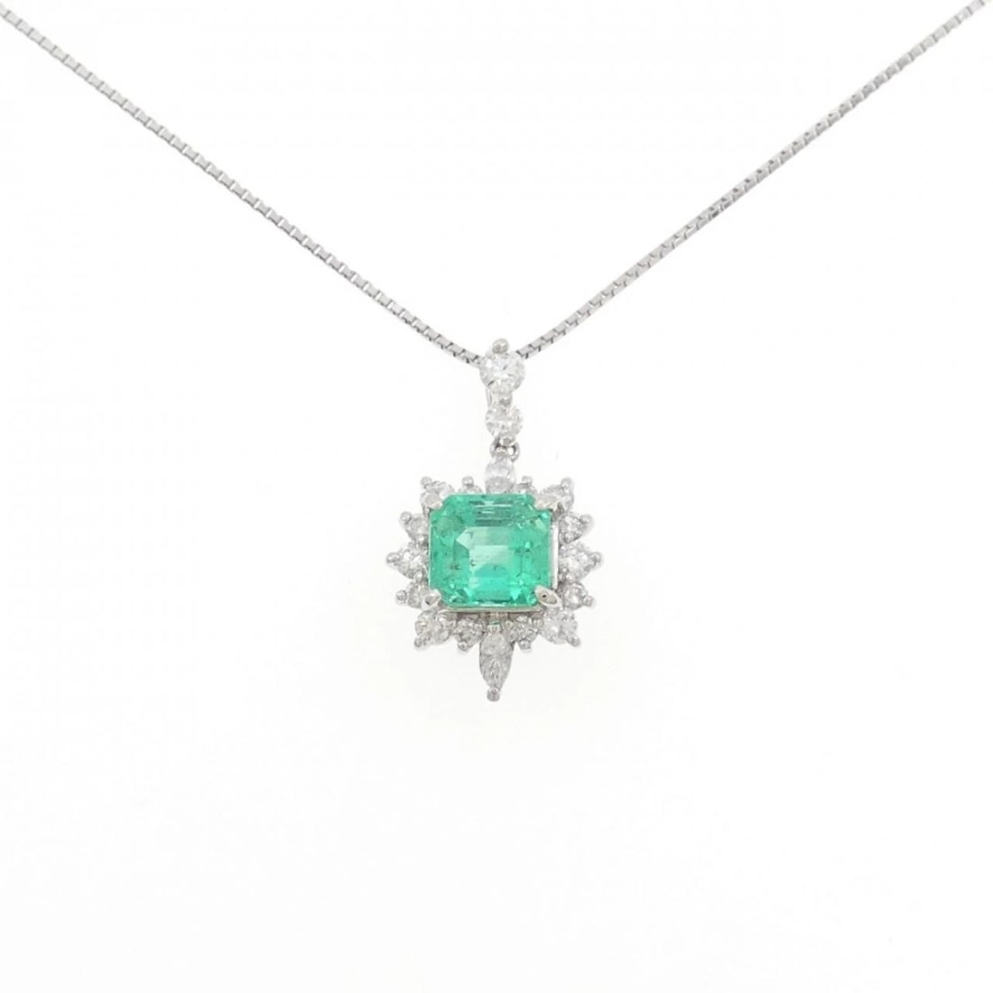 PT900 PT850 EMERALD NECKLACE: PT900 PT850 Emerald Necklace Brand: Unbranded Type: Necklace Material: Platinum 900 Platinum Platinum 850, Color: None Size: 45cmActualSize Pendant top H x W: 21.1mmx12.2mm Chain Max. W: 0.6mm
