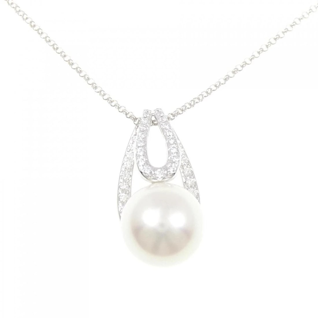 TASAKI SOUTH SEA PEARL NECKLACE: TASAKI South Sea Pearl Necklace Brand: TASAKI Type: Necklace Material: 750 White Gold, Main Stone/Creation South Sea Pearl Color: White Gold Size: ActualSize Pendant top H x W: 30.2mmx15.6mm