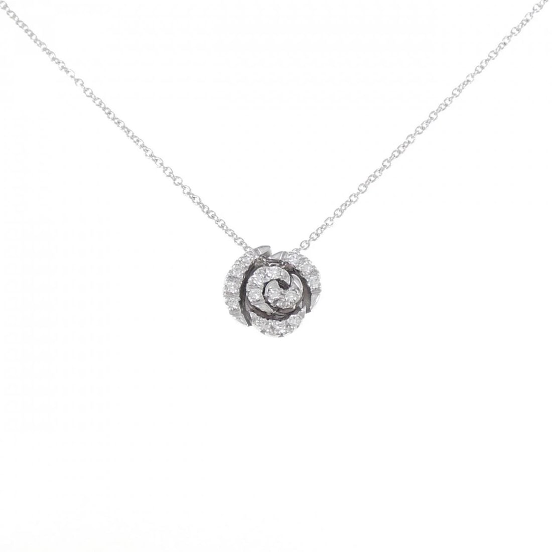 PONTE VECCHIO DIAMOND NECKLACE: Ponte Vecchio Diamond Necklace Brand: Ponte Vecchio Type: Necklace Material: 750 White Gold, Main Stone/Creation Natural Color: White Gold Size: ActualSize Pendant top H x W: 10.0mmx10.5mm