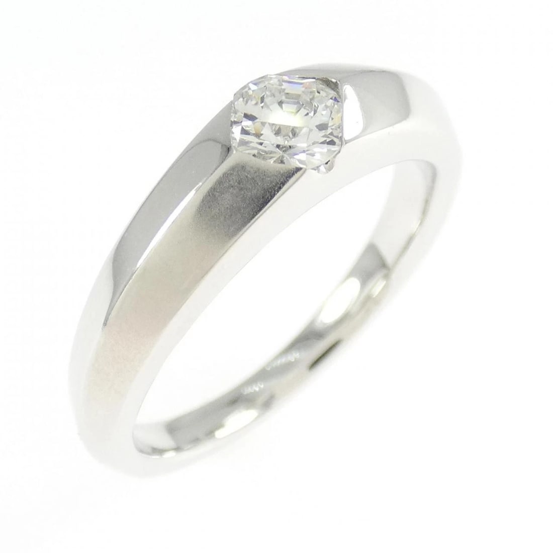 K18WG DIAMOND RING: K18WG Diamond Ring Brand: Unbranded Type: Ring Material: K18 White Gold, Main Stone/Creation Natural Color: WG Size: 6-6.5 US Accessories: None Accessories Notice: When purchasing pre-owne