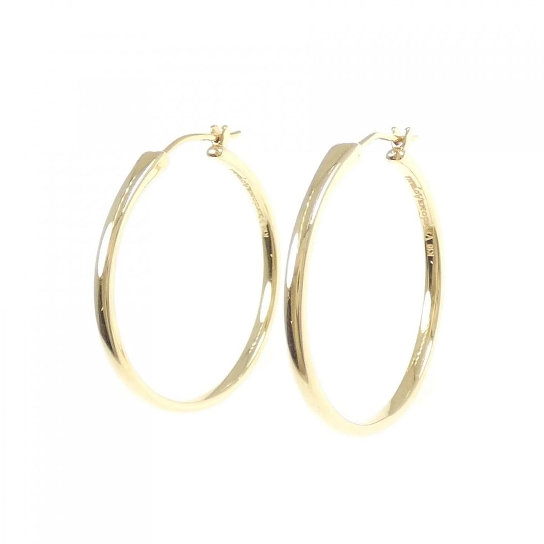 VENDOME K18YG HOOP EARRINGS: VENDOME K18YG Hoop Earrings Brand: VENDOME Type: Earrings Material: K18 Yellow Gold, Color: Yellow Gold Size: ActualSize HxW: 24.4mmx2.3mm Accessories: None Accessories Notice: When