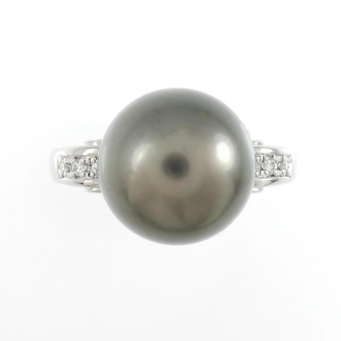 TASAKI BLACK PEARL RING: TASAKI Black Pearl Ring Brand: TASAKI Type: Ring Material: Platinum 900, Main Stone/Creation Natural Color: White Size: 6 (US size) Accessories: None Accessories Notice: When purchasing
