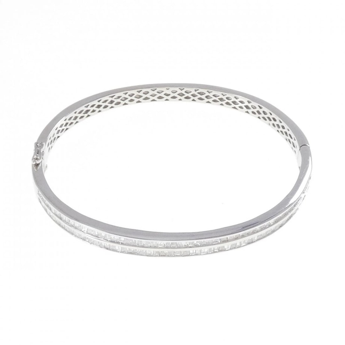 K18WG DIAMOND BANGLE: K18WG Diamond Bangle Brand: Unbranded Type: Bracelet Material: K18 White Gold, Main Stone/Creation Natural Color: White Gold Size: 16.5cm Accessories: None Accessories Notice: When purchasing