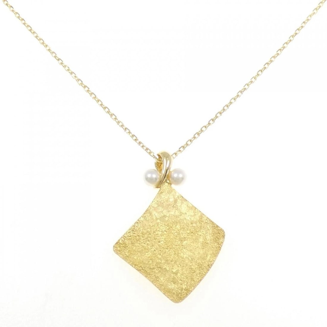 MIKIMOTO AKOYA PEARL NECKLACE: MIKIMOTO Akoya Pearl Necklace Brand: MIKIMOTO Type: Necklace Material: K22 Yellow Gold K18 Yellow Gold, Main Stone/Creation Akoya Pearl Color: Yellow Gold Size: ActualSize Pendant top H x W: