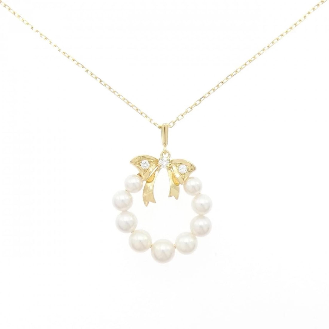 MIKIMOTO RIBBON AKOYA PEARL NECKLACE: MIKIMOTO Ribbon Akoya Pearl Necklace Brand: MIKIMOTO Type: Necklace Material: K18 Yellow Gold, Main Stone/Creation Akoya Pearl Color: Yellow Gold Size: ActualSize Pendant top H x W: