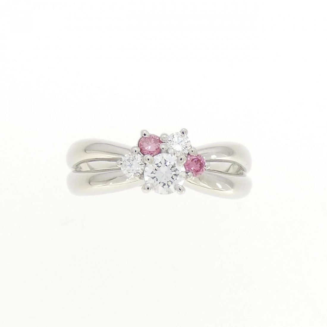 PT900 DIAMOND RING: PT900 Diamond Ring Brand: Unbranded Type: Ring Material: Platinum 900 Platinum, Main Stone/Creation Natural Color: None Size: 3.5-4 US Accessories: None Accessories Notice: When purchasing