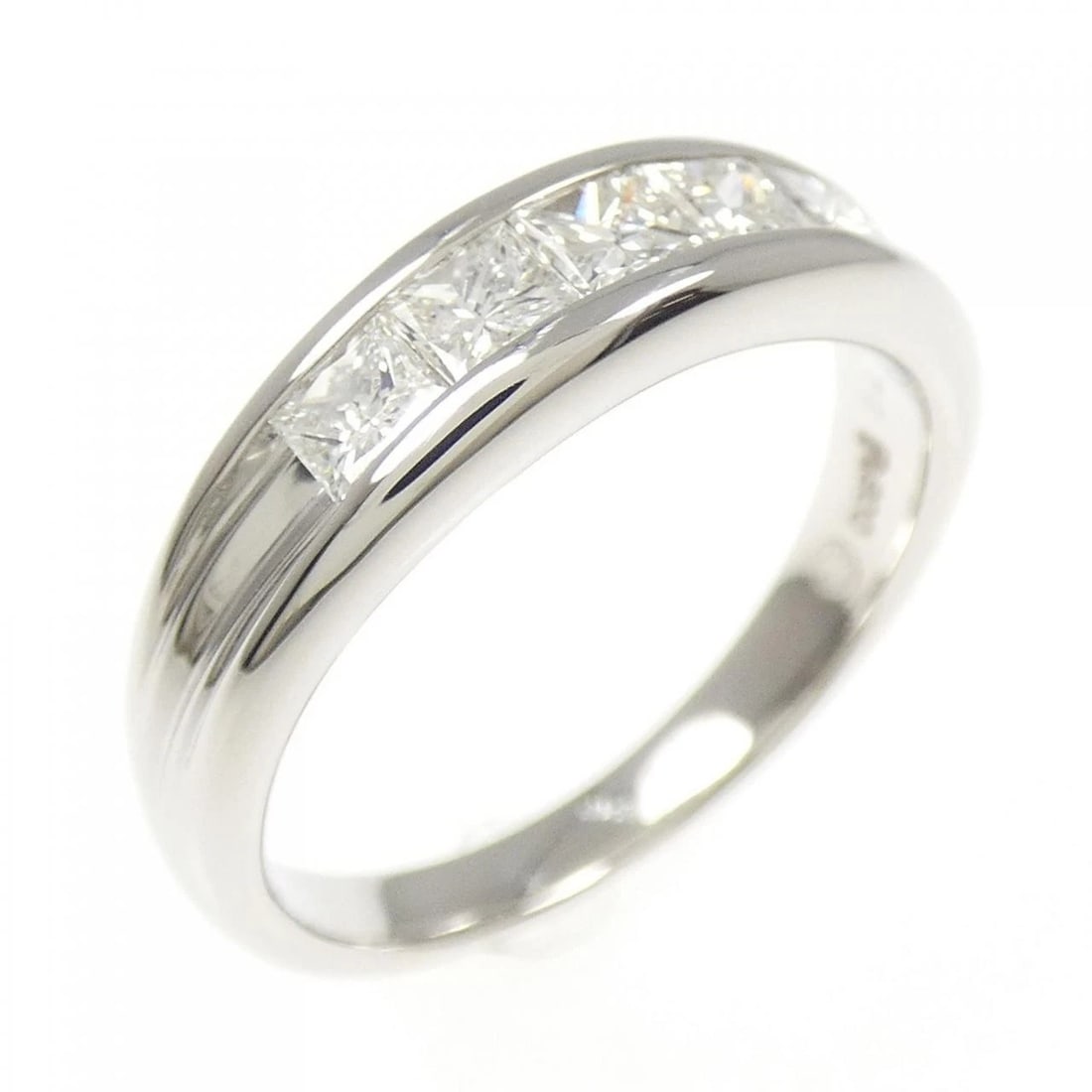 PT900 DIAMOND RING: PT900 Diamond Ring Brand: Unbranded Type: Ring Material: Platinum 900 Platinum, Main Stone/Creation natural Color: White Gold Size: 6.5-7 US Accessories: None Accessories Notice: When purc