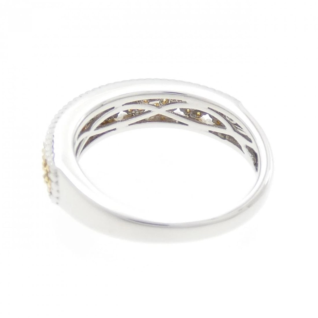 K18WG K18YG FLOWER DIAMOND RING: K18WG K18YG Flower Diamond Ring Brand: Unbranded Type: Ring Material: K18 White Gold K18 Yellow Gold, Main Stone/Creation Natural Color: White Gold Size: 5.5 ( US size) Accessories: None