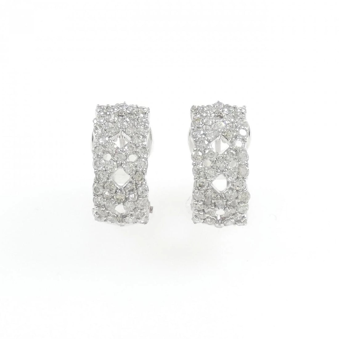 K18WG DIAMOND EARRINGS: K18WG Diamond Earrings Brand: Unbranded Type: Earrings Material: K18 White Gold, Main Stone/Creation Natural Color: White Gold Size: ActualSize HxW: 14.8mmx6.5mm Accessories: None Accessor