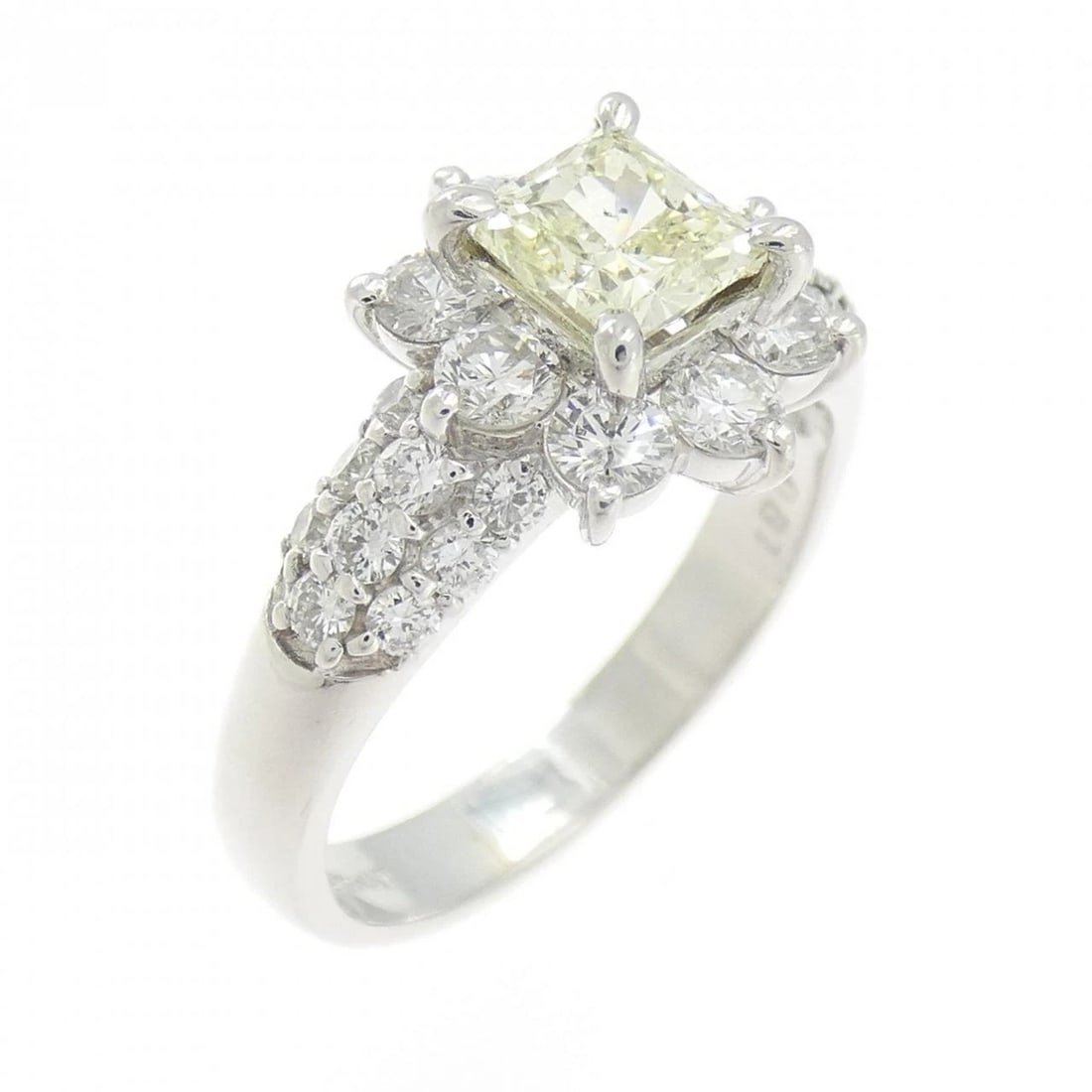 PT900 DIAMOND RING: PT900 Diamond Ring Brand: Unbranded Type: Ring Material: Platinum 900 Platinum, Main Stone/Creation natural Color: White Gold Size: 6 US Accessories: None Accessories Notice: When purchasi