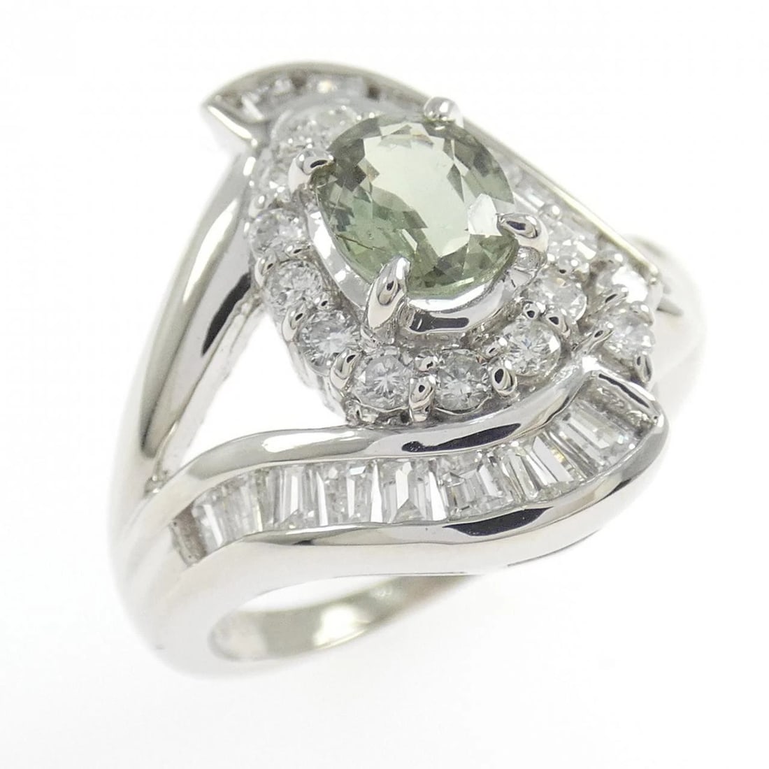 PT900 ALEXANDRITE RING: PT900 Alexandrite Ring Brand: Unbranded Type: Ring Material: Platinum 900 Platinum, Color: None Size: 5.5 US Accessories: None Accessories Notice: When purchasing pre-owned goods, please