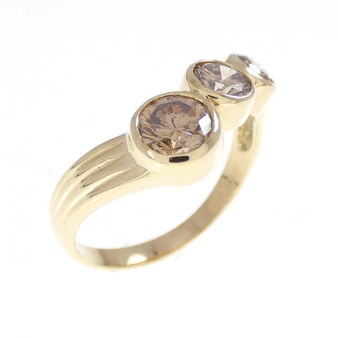 K18YG DIAMOND RING: K18YG Diamond Ring Brand: Unbranded Type: Ring Material: K18 Yellow Gold, Main Stone/Creation Ruby Color: Yellow Gold Size: 6 US Accessories: None Accessories Notice: When purchasing pre-o