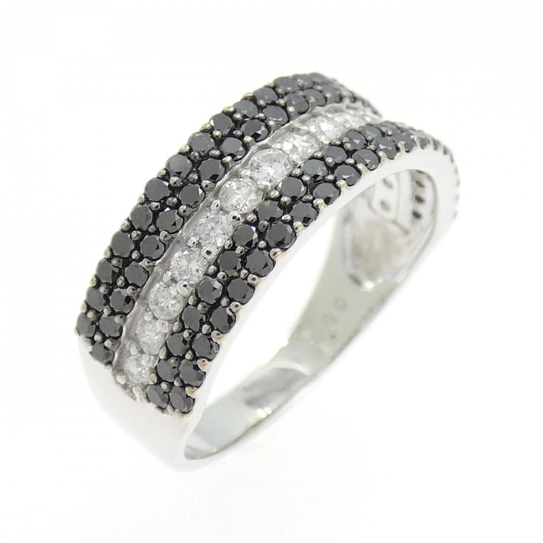 K18WG K18BG DIAMOND RING: K18WG K18BG Diamond Ring Brand: Unbranded Type: Ring Material: K18 White Gold K18 Black gold, Main Stone/Creation Natural Color: White Gold Size: 6.5 US Accessories: None Accessories Notic