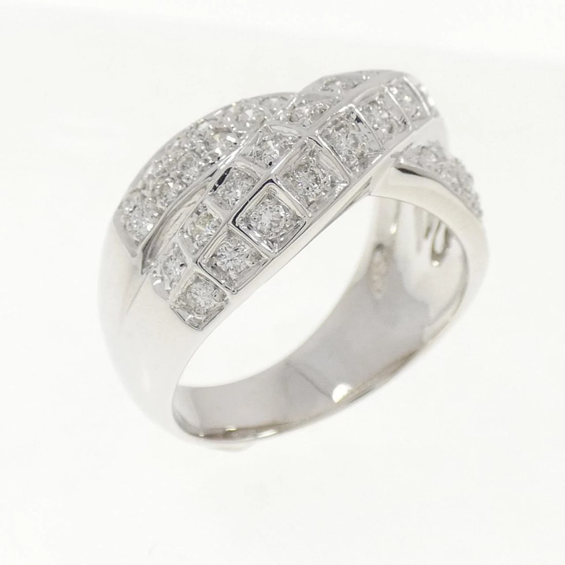 K18WG DIAMOND RING: K18WG Diamond Ring Brand: Unbranded Type: Ring Material: K18 White Gold, Main Stone/Creation Ntural Color: WG Size: 6.5-7 US Accessories: None Accessories Notice: When purchasing pre-owned