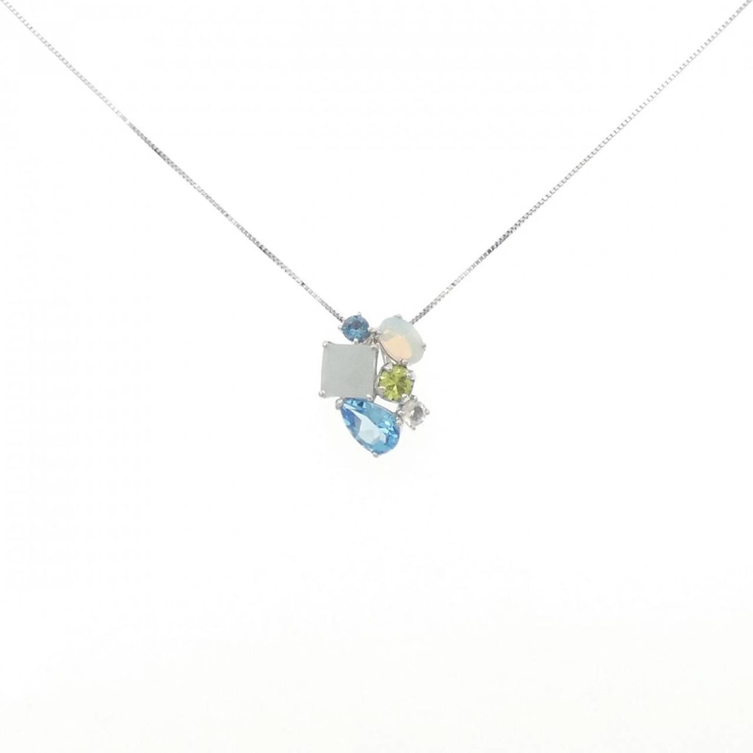 K18WG COLOR STONE NECKLACE: K18WG Color Stone Necklace Brand: Unbranded Type: Necklace Material: K18 White Gold, Color: WG Size: 40cmActualSize Pendant top H x W: 16.5mmx11.7mm Chain Max. W: 0.6mm Accessories: None