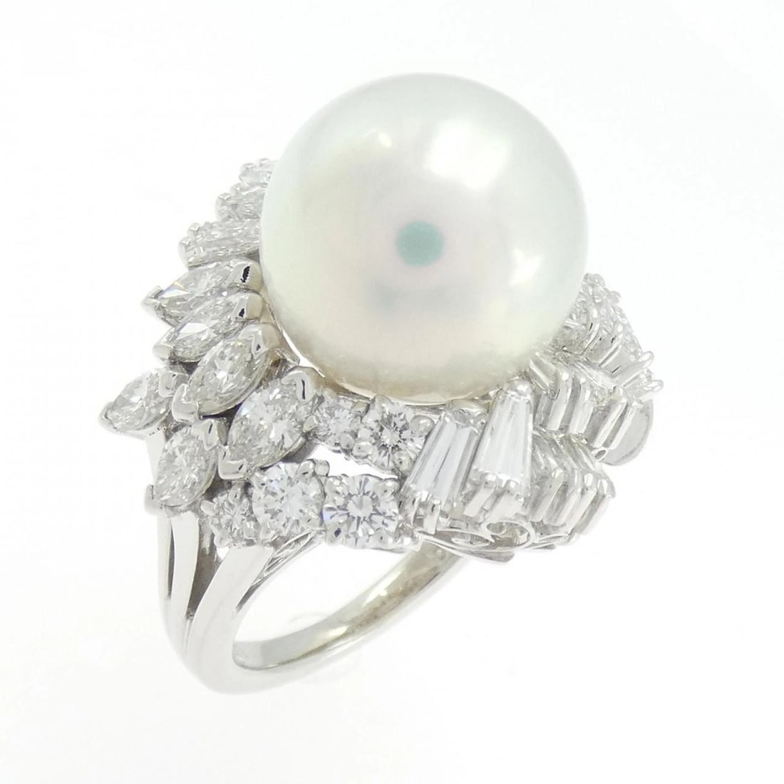 MIKIMOTO SOUTH SEA PEARL RING: MIKIMOTO South Sea Pearl Ring Brand: MIKIMOTO Type: Ring Material: Platinum 900, Main Stone/Creation South Sea Pearl Color: Platinum Size: 5.5 US Accessories: None Accessories Notice: When