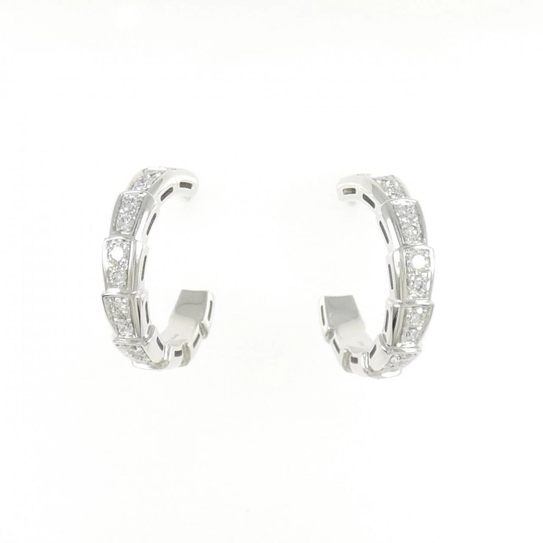 BVLGARI SERPENTI VIPER EARRINGS: BVLGARI Serpenti Viper Earrings Brand: BVLGARI Type: Earrings Material: 750 White Gold, Main Stone/Creation Natural Color: Gold Size: Actual Size Approx. length x width: 17.0mm x 3.6mm 
