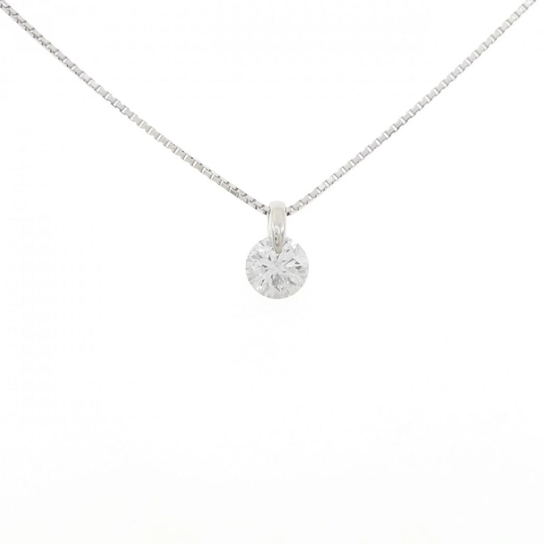PT900 SOLITAIRE DIAMOND NECKLACE: PT900 Solitaire Diamond Necklace Brand: Unbranded Type: Necklace Material: Platinum 900 Platinum, Main Stone/Creation Natural Color: None Size: 40cmActualSize Pendant top H x W: 10.4mmx6.6mm