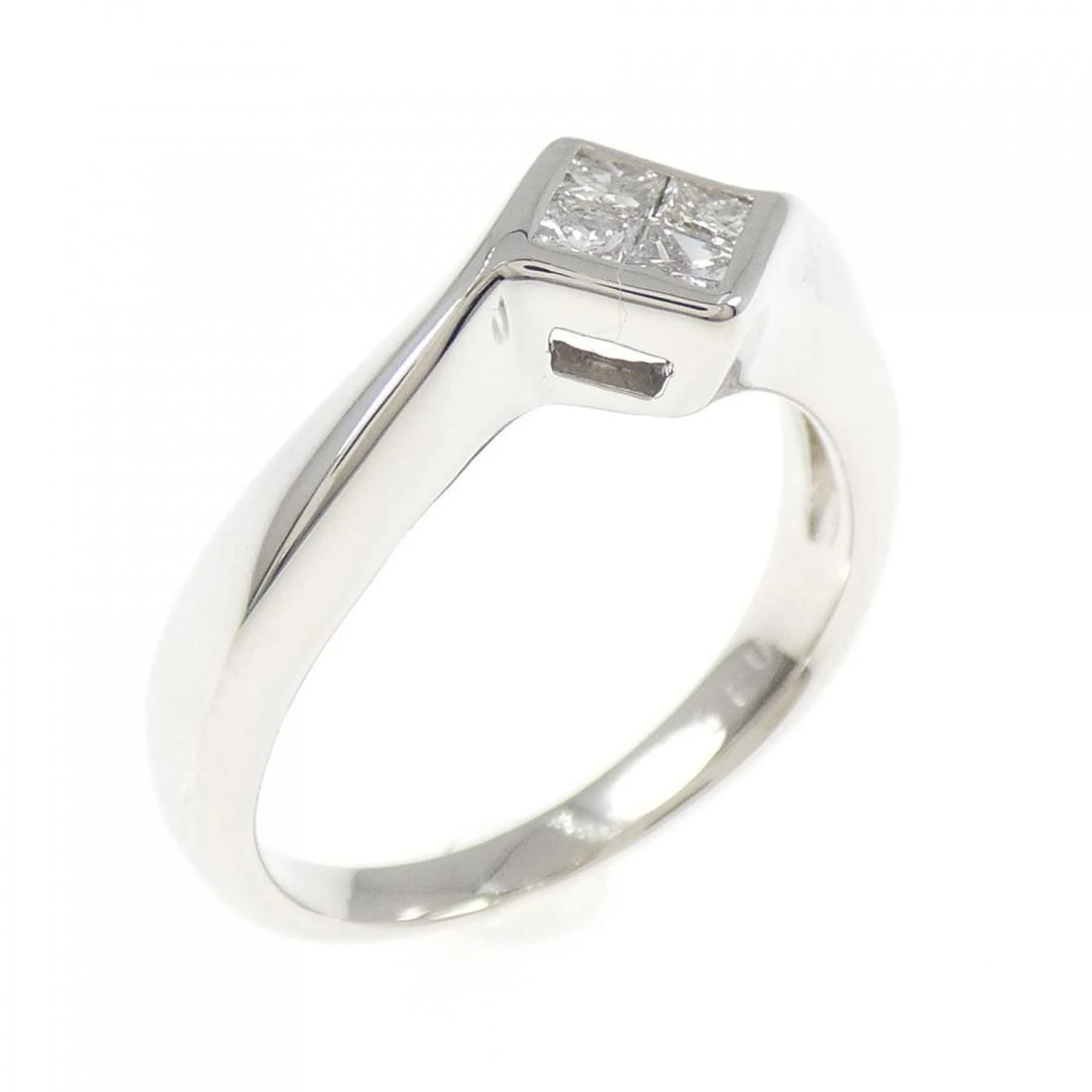 PT900 DIAMOND RING: PT900 Diamond Ring Brand: Unbranded Type: Ring Material: Platinum 900 Platinum, Main Stone/Creation Natural Color: None Size: 6.5 US Accessories: None Accessories Notice: When purchasing p