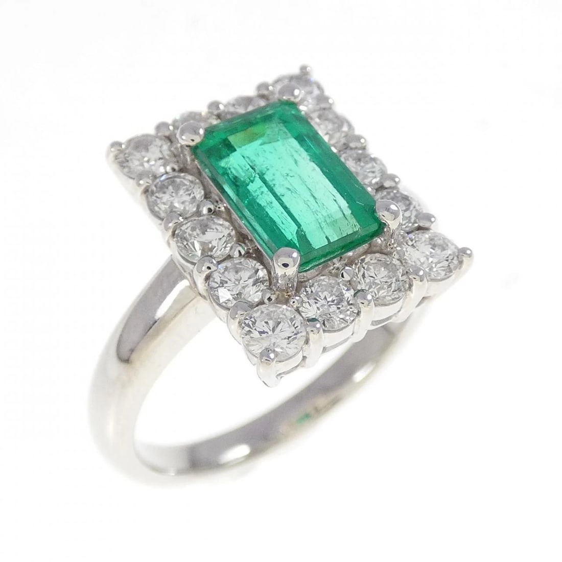 PT900 EMERALD RING: PT900 Emerald Ring Brand: Unbranded Type: Ring Material: Platinum 900 Platinum, Main Stone/Creation emerald Color: White Gold Size: 5.5 US Accessories: None Accessories Notice: When