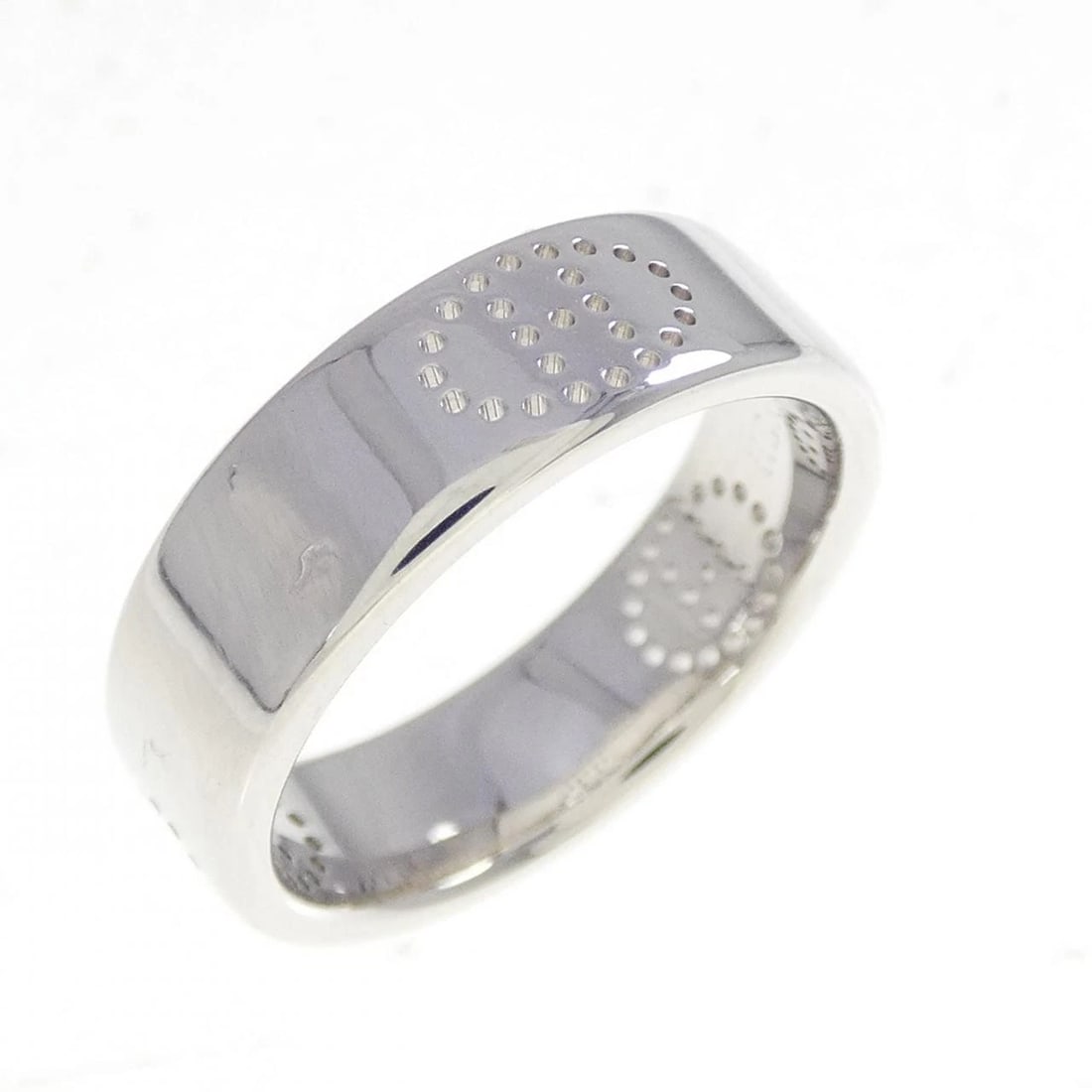 HERMES ECLIPSE RING: HERMES Eclipse Ring Brand: HERMES Type: Ring Material: 750 White Gold, Color: White Gold Size: 5US US Accessories: None Accessories Notice: When purchasing pre-owned goods, please refer to