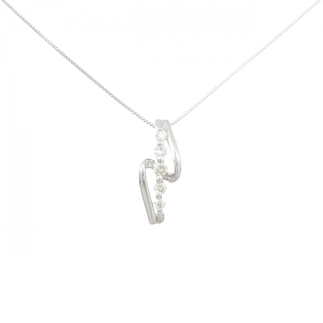 K18WG DIAMOND NECKLACE: K18WG Diamond Necklace Brand: Unbranded Type: Necklace Material: K18 White Gold, Main Stone/Creation Natural Color: WG Size: 45cmActualSize Pendant top H x W: 18.2mmx7.3mm Chain Max. W: 0.6mm 