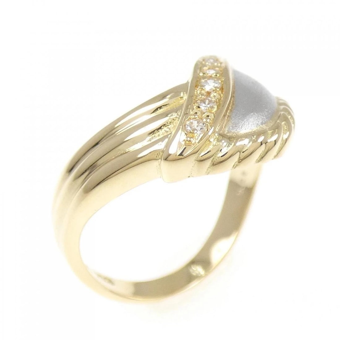 K18YG PT DIAMOND RING: K18YG PT Diamond Ring Brand: Unbranded Type: Ring Material: K18 Yellow Gold Platinum, Main Stone/Creation Natural Color: Yellow Gold Size: 6.5-7 ( US size) Accessories: None Accessories No
