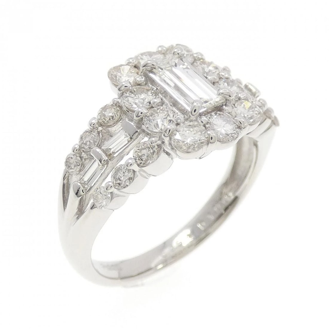 PT900 DIAMOND RING: PT900 Diamond Ring Brand: Unbranded Type: Ring Material: Platinum 900 Platinum, Main Stone/Creation Natural Color: None Size: 5.5 -6 US Accessories: None Accessories Notice: When purchasin