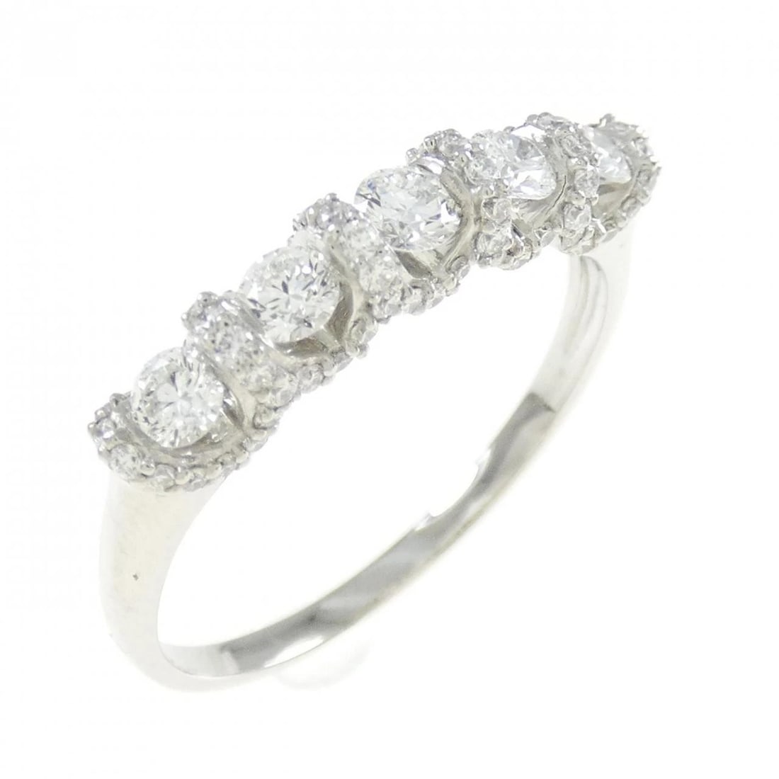 PT950 DIAMOND RING: PT950 Diamond Ring Brand: Unbranded Type: Ring Material: Platinum 950, Main Stone/Creation Natural Color: Silver Size: 9 ( US size) Accessories: None Accessories Notice: When purchasing pr