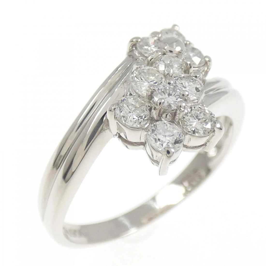 PT900 FLOWER DIAMOND RING: PT900 Flower Diamond Ring Brand: Unbranded Type: Ring Material: Platinum 900 Platinum, Main Stone/Creation Natural Color: silver Size: 6-6.5 US Accessories: None Accessories Notice: When