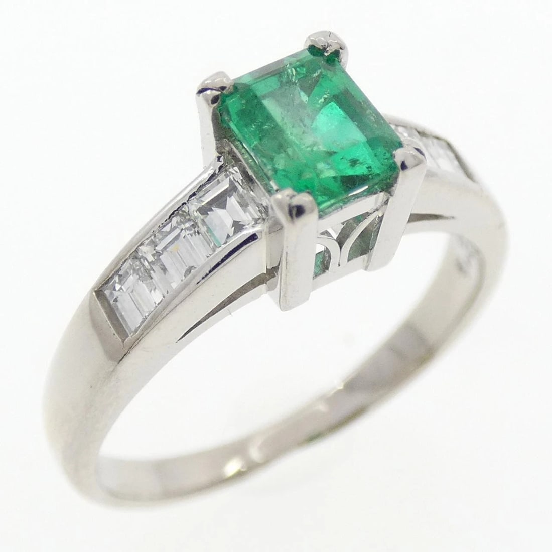PT900 EMERALD RING: PT900 Emerald Ring Brand: Unbranded Type: Ring Material: Platinum 900 Platinum, Main Stone/Creation Emerald Color: White Gold Size: 5 US Accessories: None Accessories Notice: When purchasi