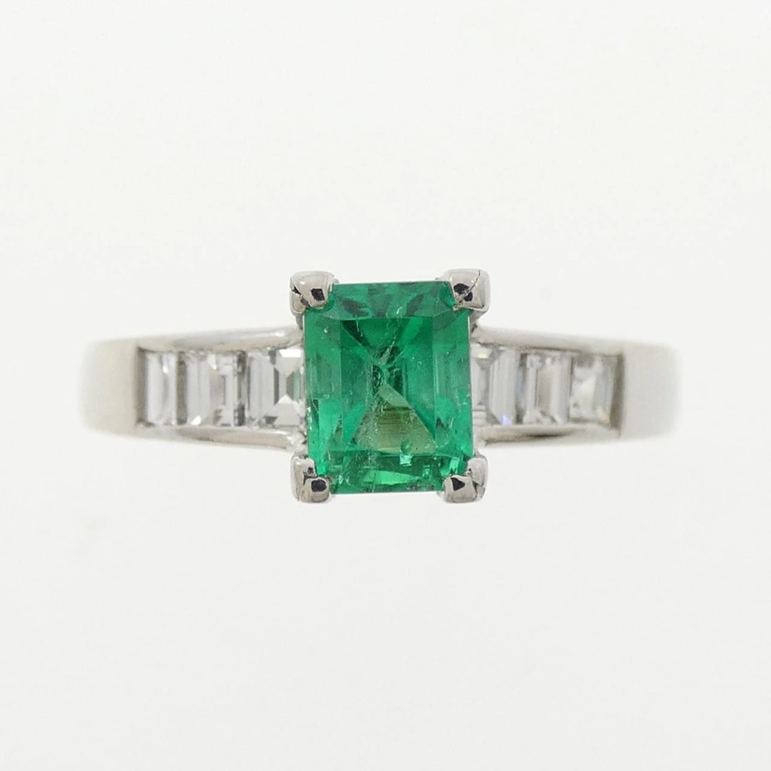 PT900 EMERALD RING - 2