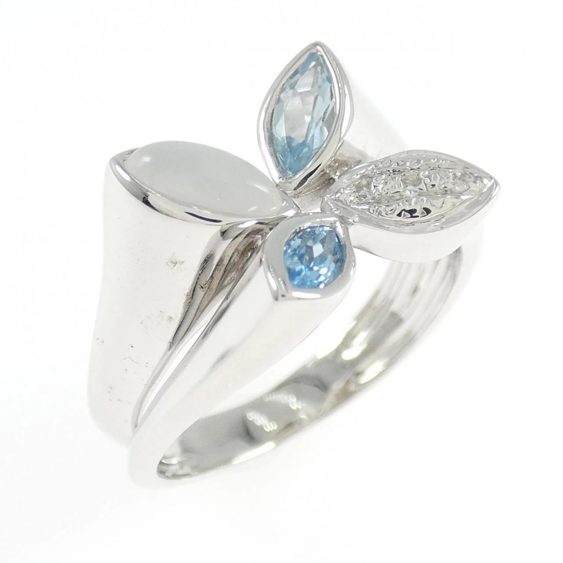 750WG COLOR STONE RING: 750WG Color Stone Ring Brand: Unbranded Type: Ring Material: 750 White Gold, Main Stone/Creation Main Stone MoonstoneSide Stone Diamond Aquamarine Topaz Color: White Gold Size: 7-7.5 ( US