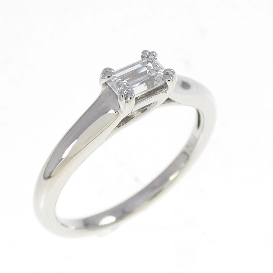 PT950 DIAMOND RING: PT950 Diamond Ring Brand: Unbranded Type: Ring Material: Platinum 950, Main Stone/Creation natural Color: White Gold Size: 5.5 US Accessories: None Accessories Notice: When purchasing