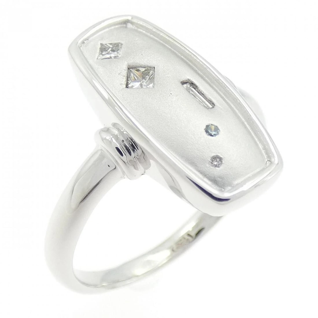 PT900 DIAMOND RING: PT900 Diamond Ring Brand: Unbranded Type: Ring Material: Platinum 900 Platinum, Main Stone/Creation Natural Color: White Gold Size: 7-7.5 US Accessories: None Accessories Notice: When