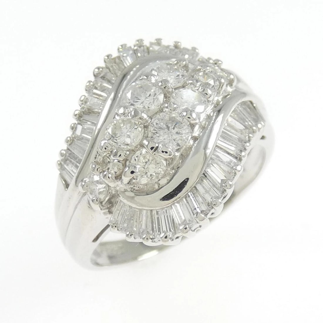 PT900 DIAMOND RING: PT900 Diamond Ring Brand: Unbranded Type: Ring Material: Platinum 900 Platinum, Main Stone/Creation Natural Color: White Gold Size: 5.5-6 US Accessories: None Accessories Notice: When purc