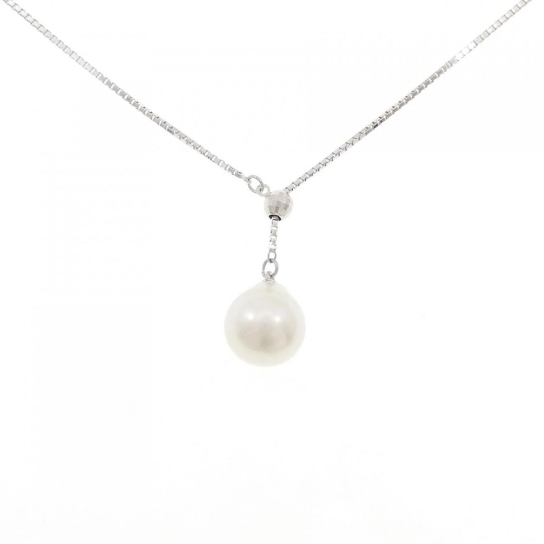 TASAKI SOUTH SEA PEARL NECKLACE: TASAKI South Sea Pearl Necklace Brand: TASAKI Type: Necklace Material: K18 White Gold, Main Stone/Creation South Sea Pearl Color: White Gold Size: -46cm, ActualSize Pendant top H x W: