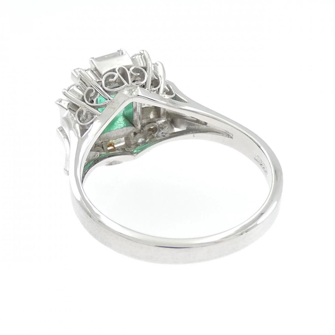 PT900 EMERALD RING - 3