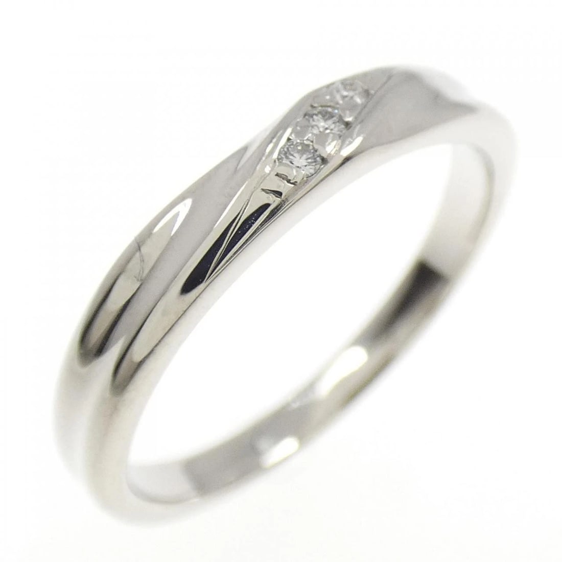 PT900 DIAMOND RING: PT900 Diamond Ring Brand: Unbranded Type: Ring Material: Platinum 900 Platinum, Main Stone/Creation Natural Color: Silver Size: 5-5.5 ( US size) Accessories: None Accessories Notice: When