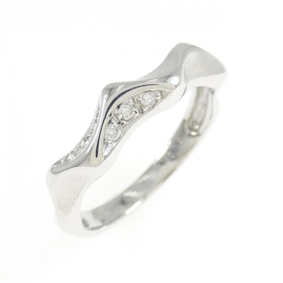 K18WG DIAMOND RING: K18WG Diamond Ring Brand: Unbranded Type: Ring Material: K18 White Gold, Main Stone/Creation Natural Color: White Gold Size: 5.5 ( US size) Accessories: None Accessories Notice: When purch