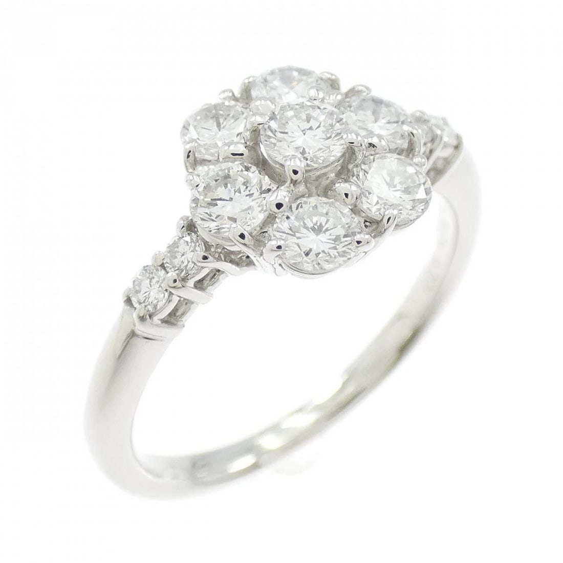 PT900 FLOWER DIAMOND RING: PT900 Flower Diamond Ring Brand: Unbranded Type: Ring Material: Platinum 900 Platinum, Main Stone/Creation natural Color: White Gold Size: 6.5 US Accessories: None Accessories Notice: When