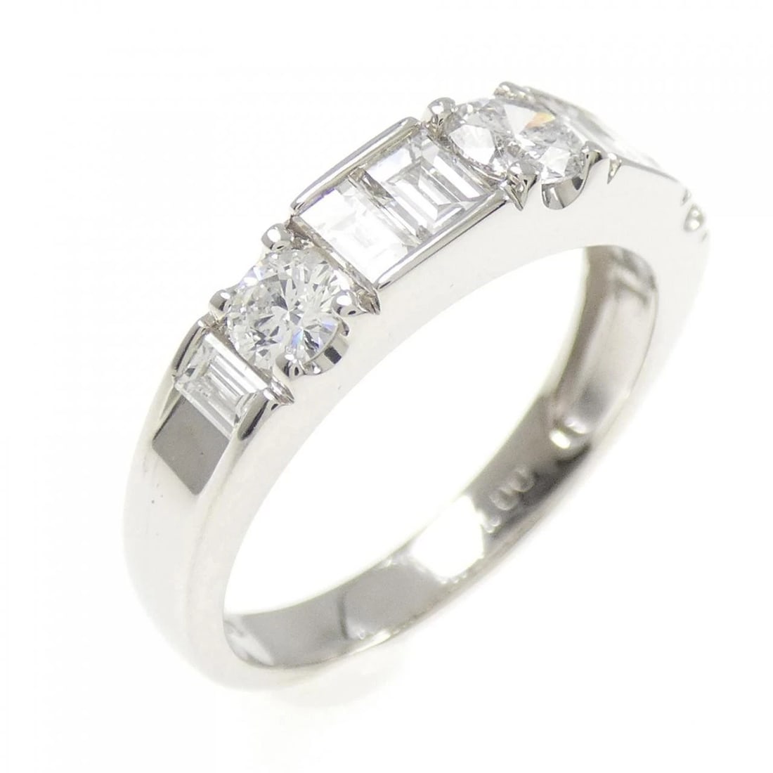 PT900 DIAMOND RING: PT900 Diamond Ring Brand: Unbranded Type: Ring Material: Platinum 900 Platinum, Main Stone/Creation natural Color: White Gold Size: 6 US Accessories: None Accessories Notice: When purchasi