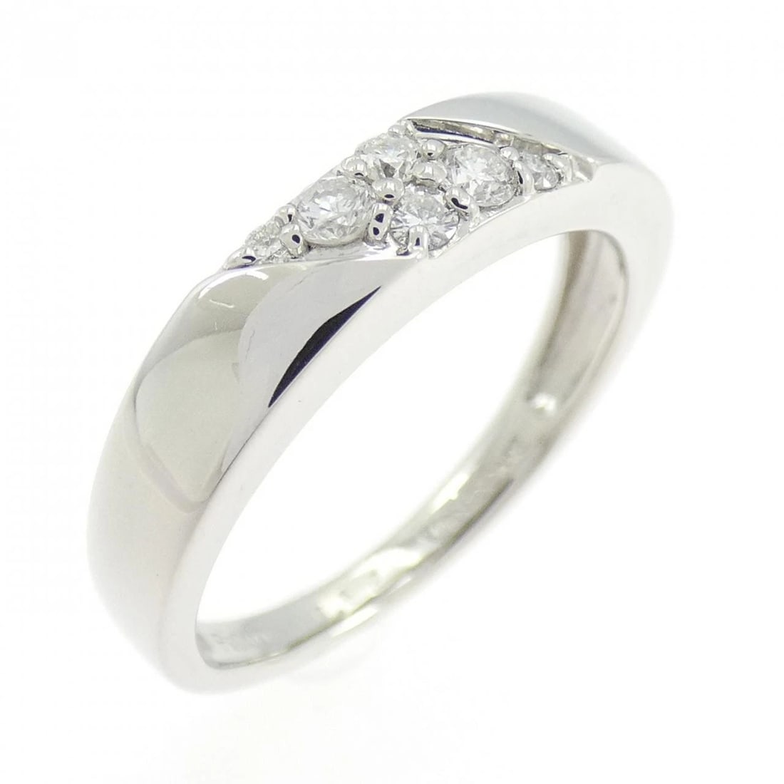 VENDOME DIAMOND RING: VENDOME Diamond Ring Brand: VENDOME Type: Ring Material: Platinum 950, Main Stone/Creation Natural Color: White Size: 5.5 -6 (US size) Accessories: None Accessories Notice: When purchasing