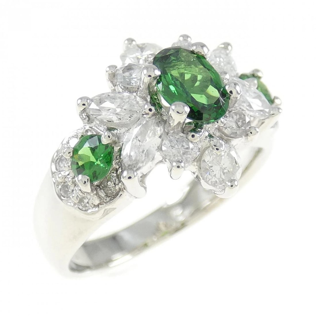PT900 GREEN GARNET RING: PT900 Green Garnet Ring Brand: Unbranded Type: Ring Material: Platinum 900 Platinum, Main Stone/Creation Green Garnet Color: White Gold Size: 6.5 US Accessories: None Accessories Notice: When
