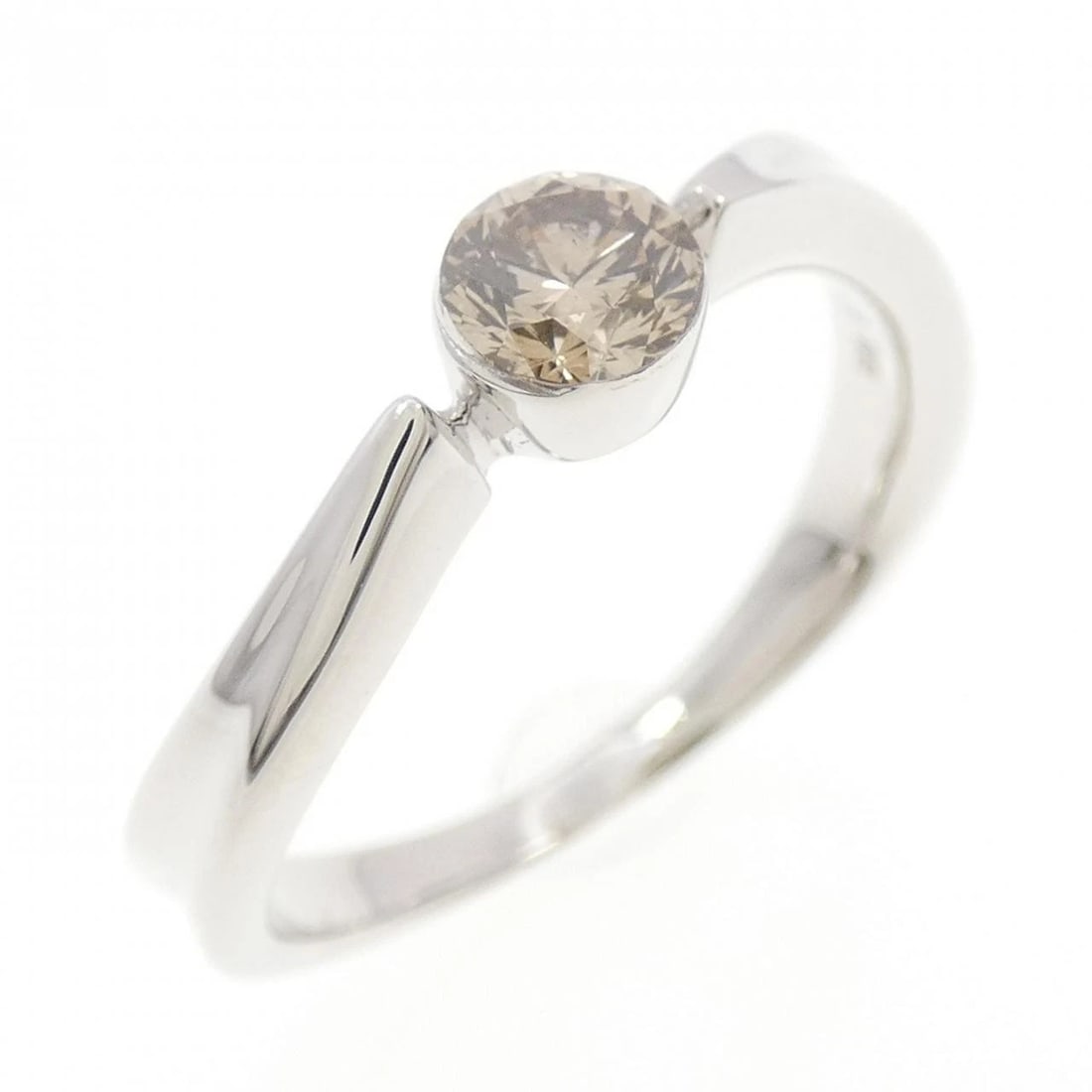 K18WG DIAMOND RING: K18WG Diamond Ring Brand: Unbranded Type: Ring Material: K18 White Gold, Main Stone/Creation natural Color: White Gold Size: 6 US Accessories: None Accessories Notice: When purchasing