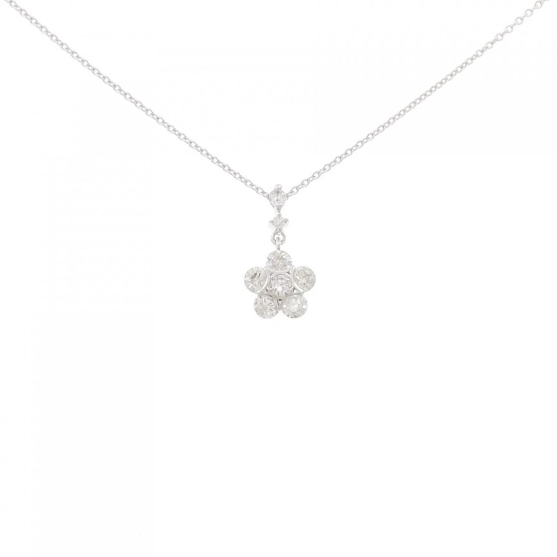 K18WG FLOWER DIAMOND NECKLACE: K18WG Flower Diamond Necklace Brand: Unbranded Type: Necklace Material: K18 White Gold, Main Stone/Creation Natural Color: WG Size: 45cmActualSize Pendant top H x W: 15.1mmx7.8mm Chain Max. W: