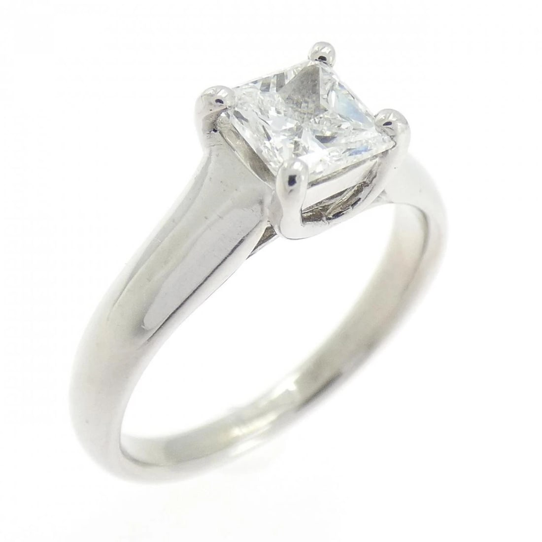 PT900 DIAMOND RING: PT900 Diamond Ring Brand: Unbranded Type: Ring Material: Platinum 900 Platinum, Main Stone/Creation natural Color: White Gold Size: 4.5-5 US Accessories: None Accessories Notice: When purc