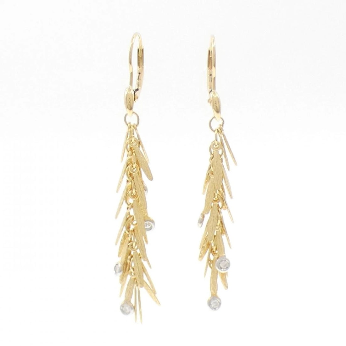 K18YG K18WG DIAMOND EARRINGS: K18YG K18WG Diamond Earrings Brand: Unbranded Type: Earrings Material: K18 Yellow Gold K18 White Gold, Main Stone/Creation Natural Color: YG Size: ActualSize HxW: 48.3mmx6.6mm Accessories: